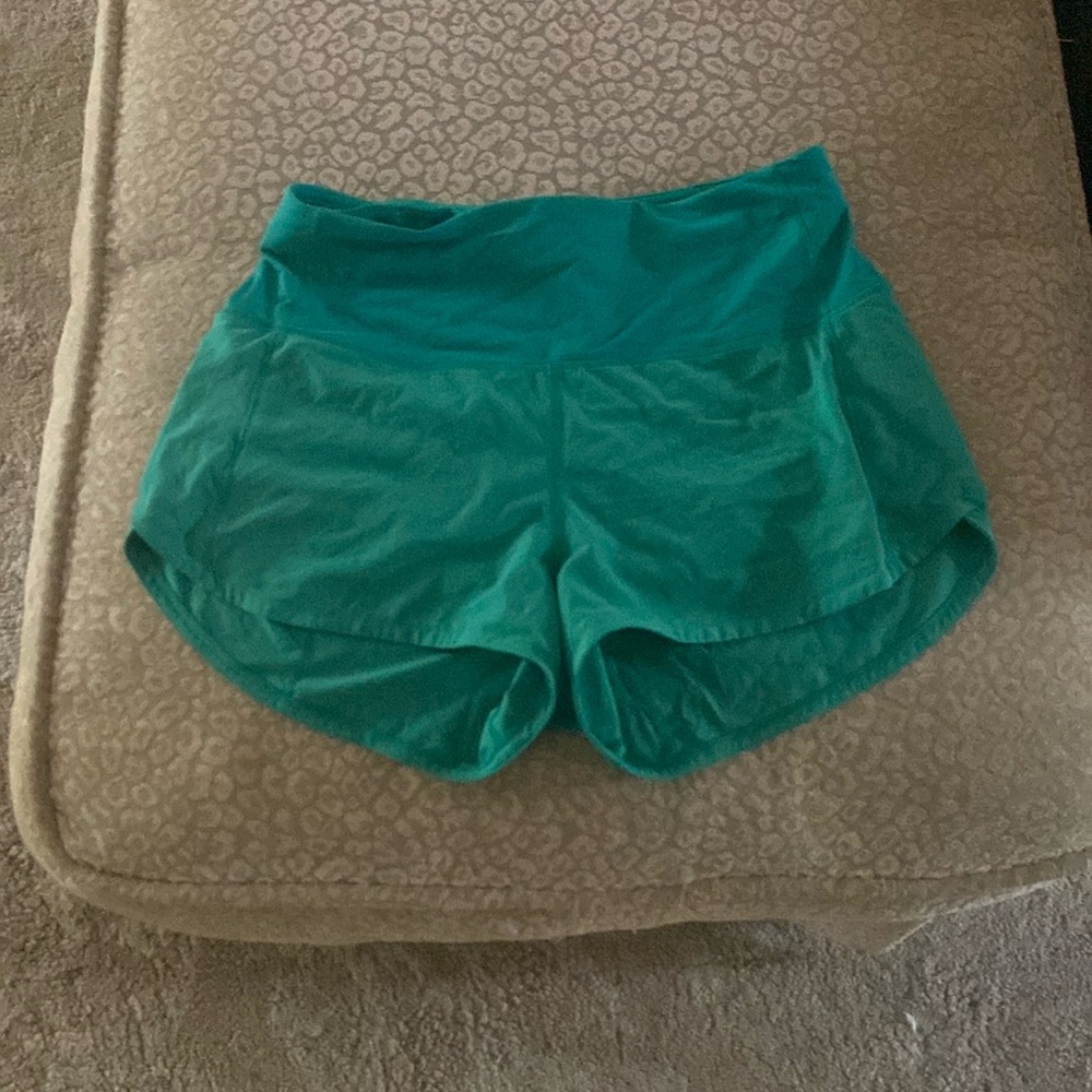 Kelly green Lulu shorts high rise 2.5in